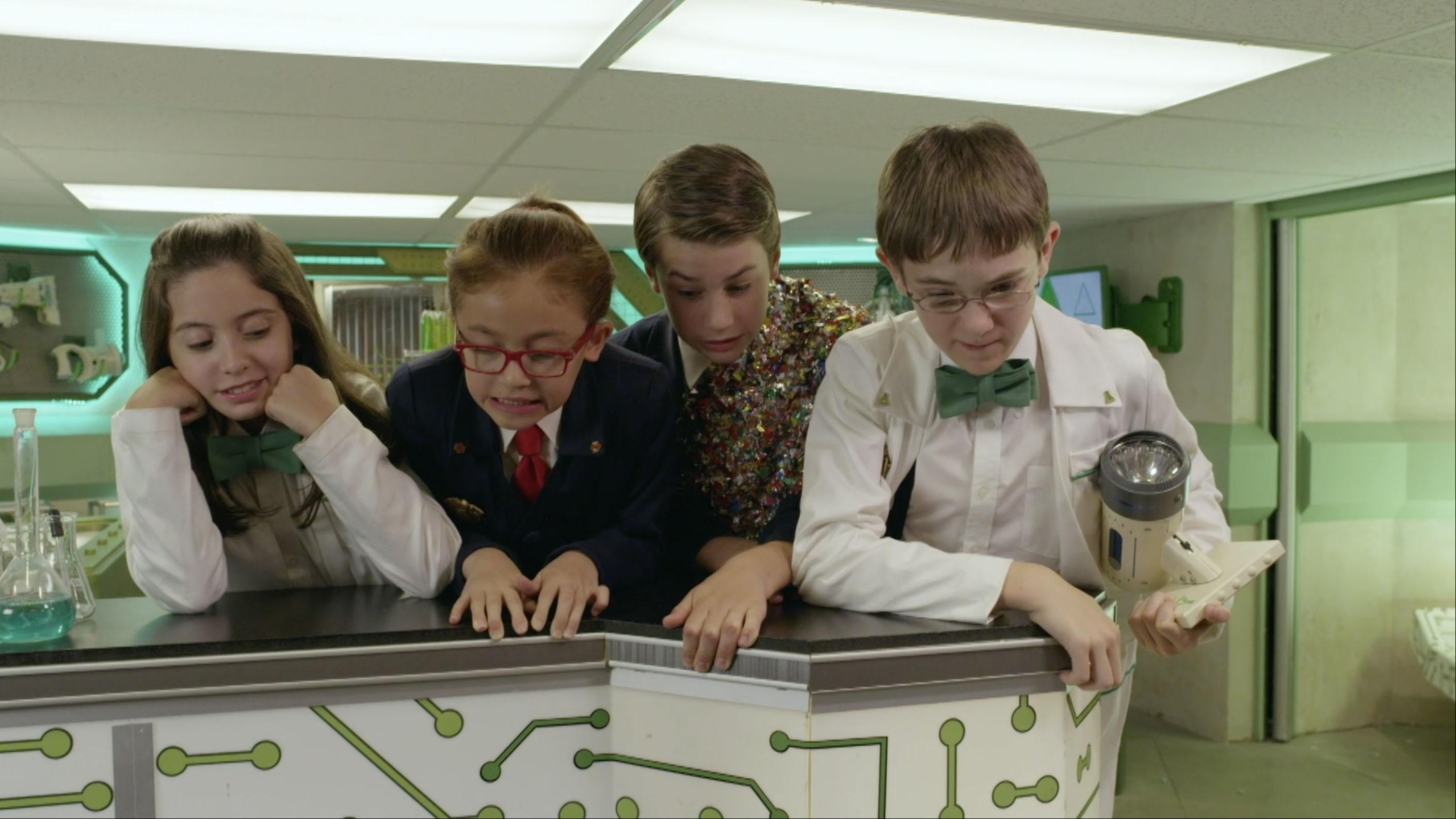 The agents are transported to the future./Odd Squad is asked to make a commercial.